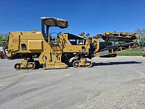 Caterpillar Straßenfräsen PM 200