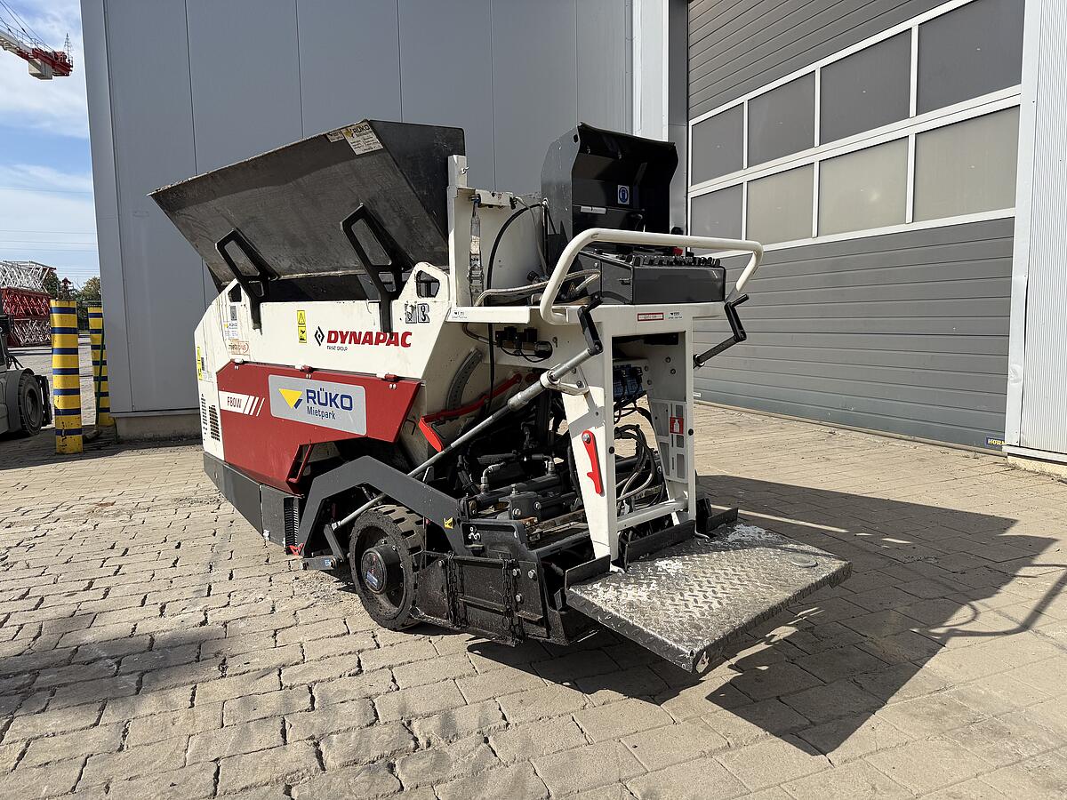 Kleinfertiger Dynapac F80W