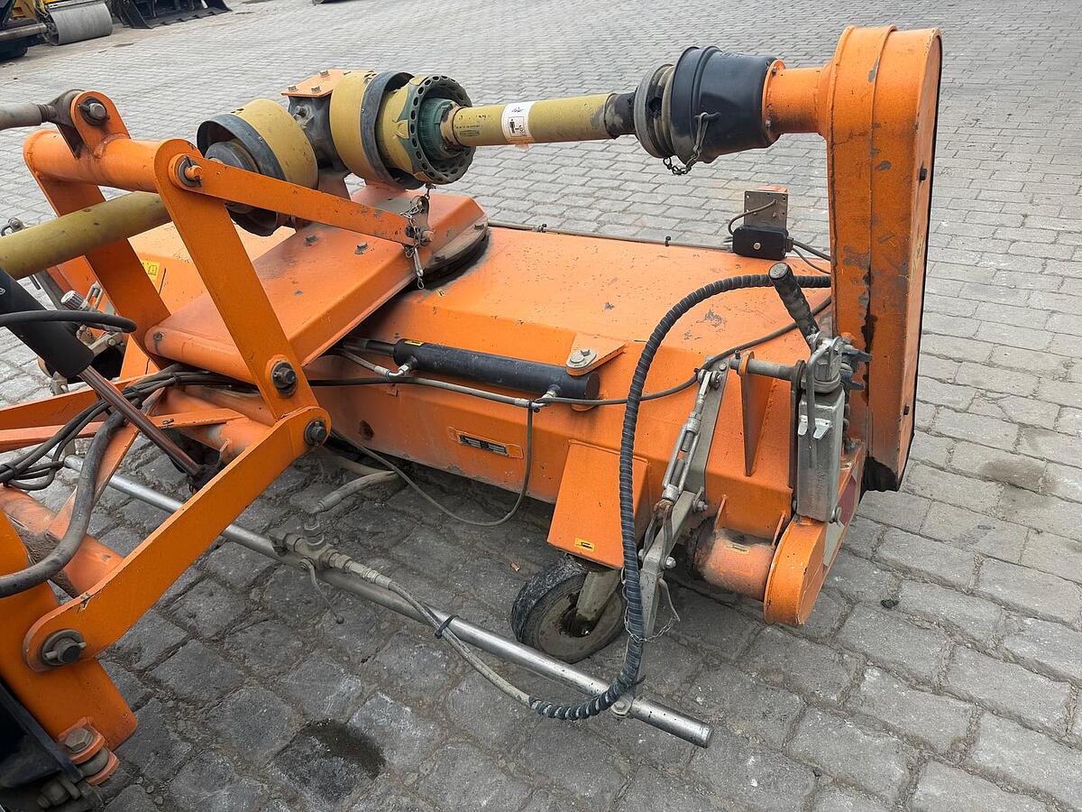 Bitumen Sprayer Schäfer Unimog U 500 + BSM-P 2000/2000