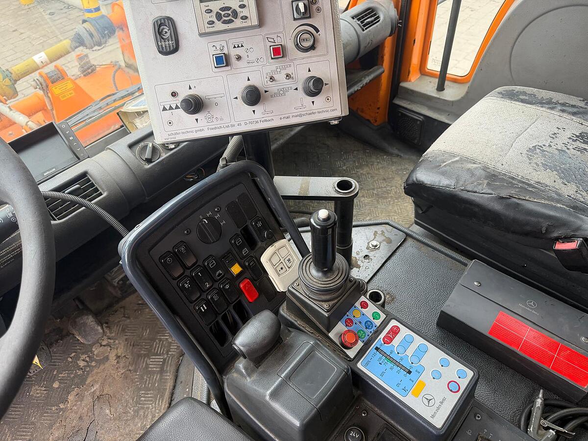 Bitumen Sprayer Schäfer Unimog U 500 + BSM-P 2000/2000