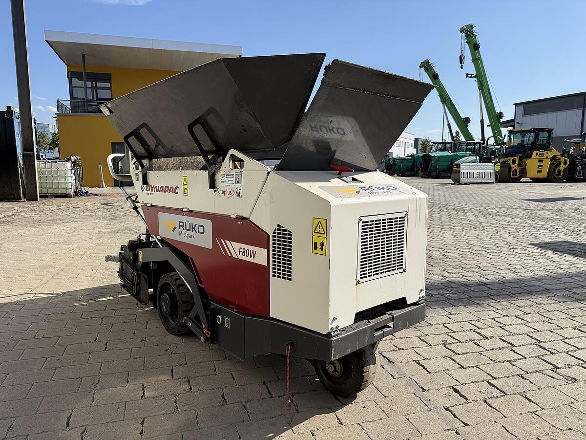 Kleinfertiger Dynapac F80W