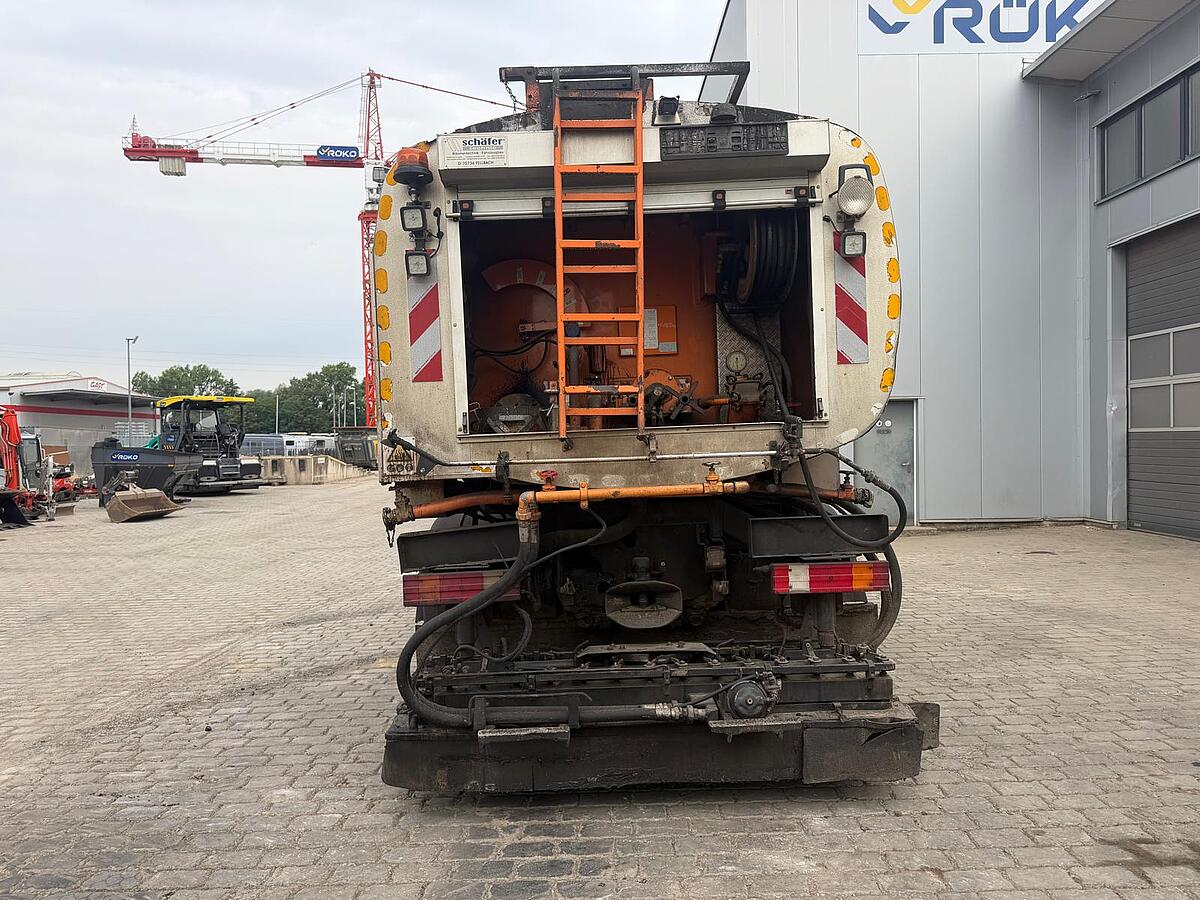 Bitumen Sprayer Schäfer Unimog U 500 + BSM-P 2000/2000