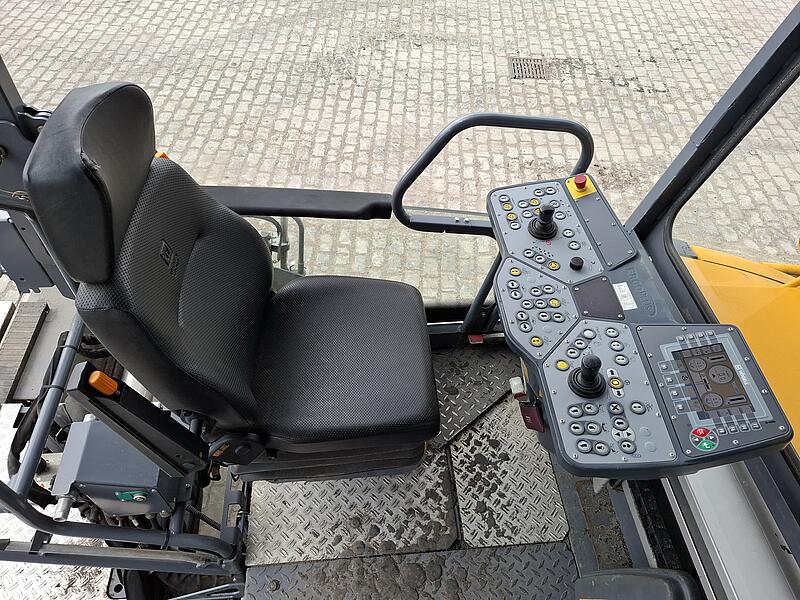 Kettenfertiger Vögele S 1800-3i