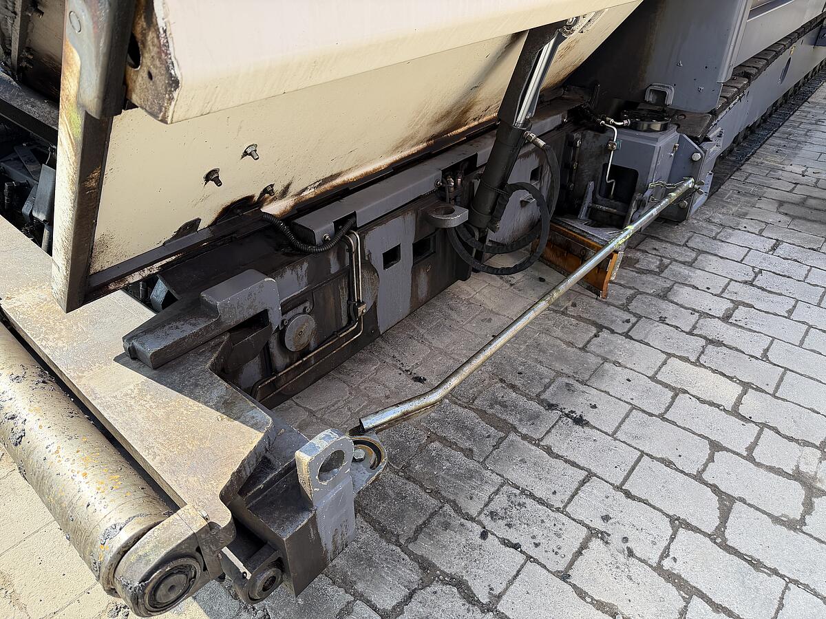 Beschicker Dynapac MF 2500 CS