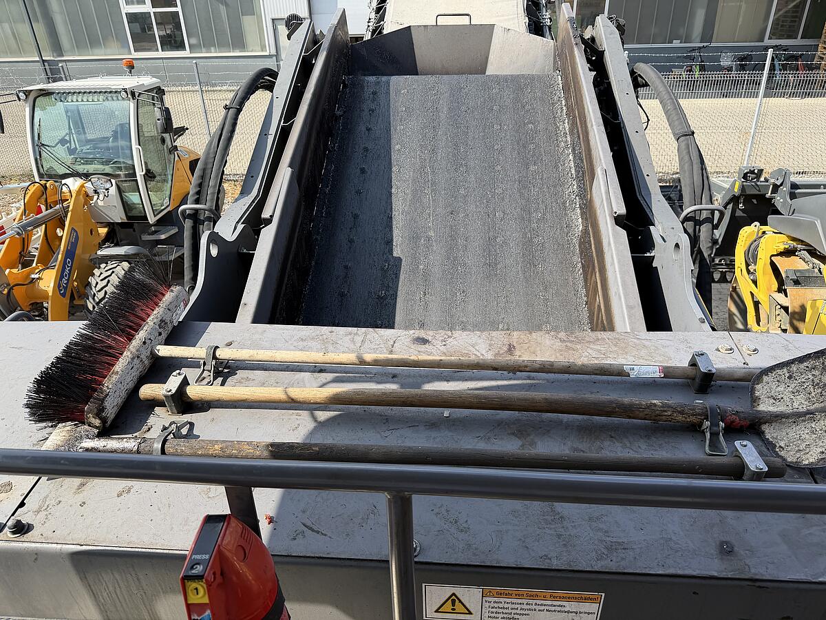 Beschicker Dynapac MF 2500 CS