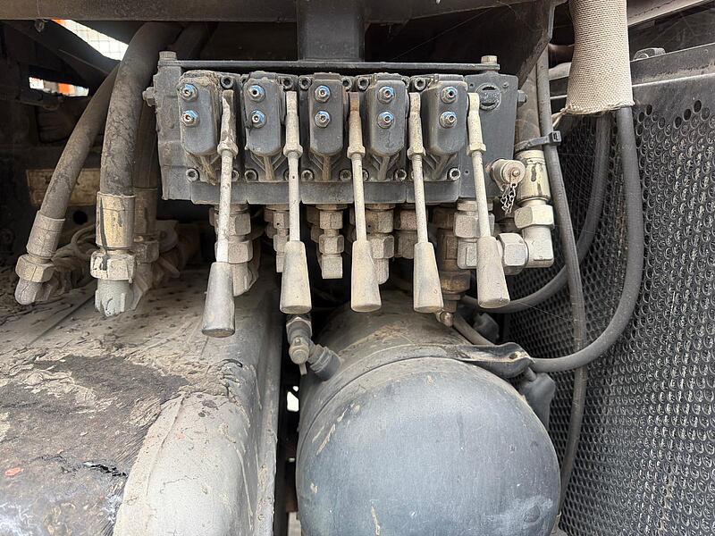 Bitumen Sprayer Schäfer Unimog U 500 + BSM-P 2000/2000