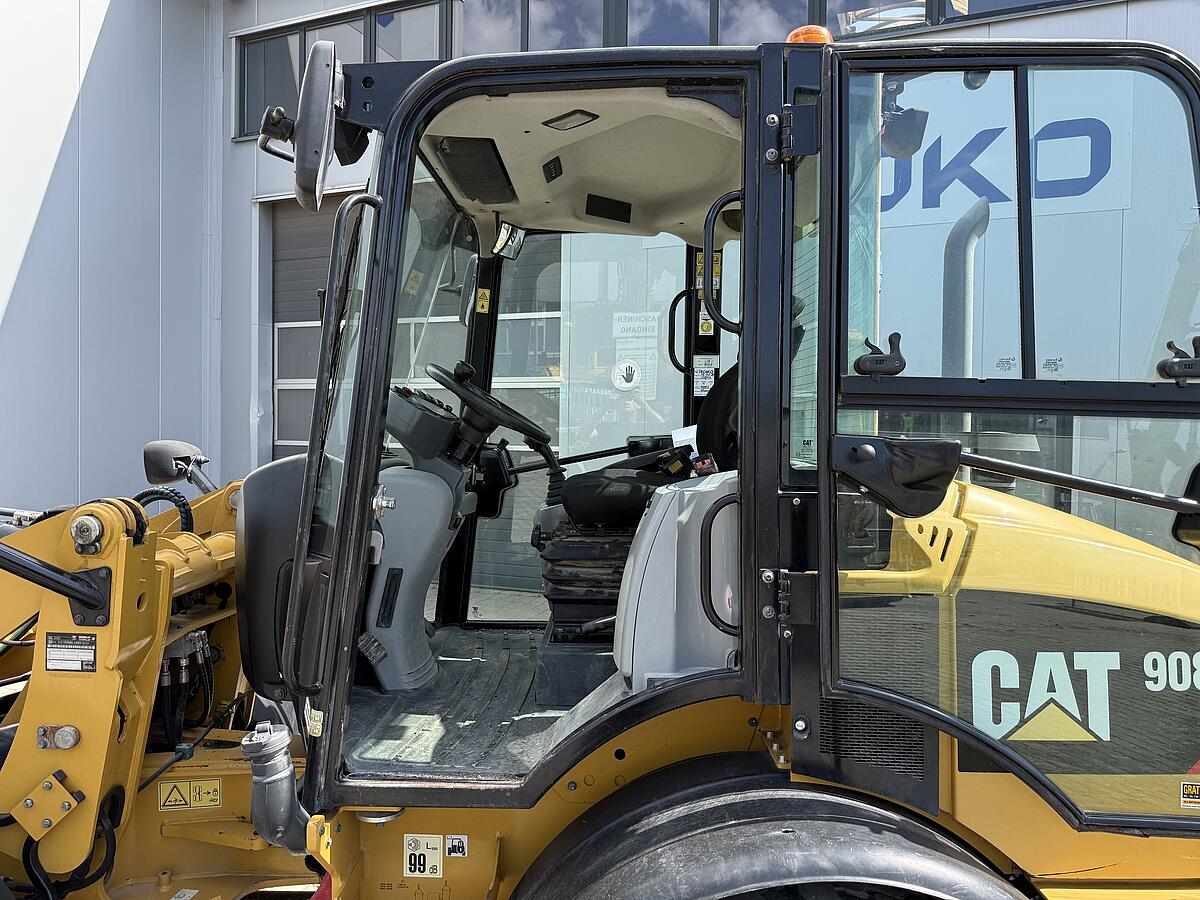 Radlader Caterpillar 908 M