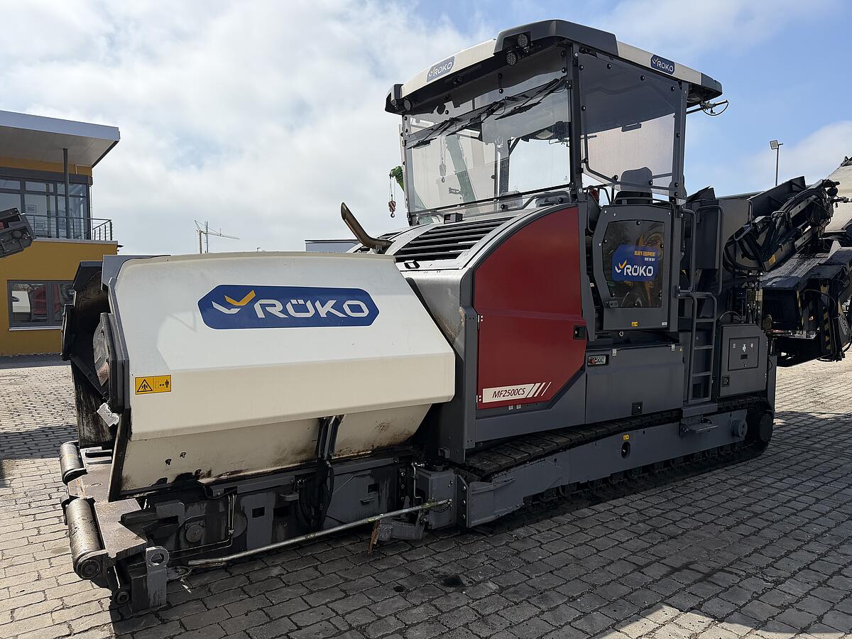 Beschicker Dynapac MF 2500 CS