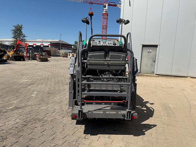 Kleinfertiger Vögele Super 800-3i