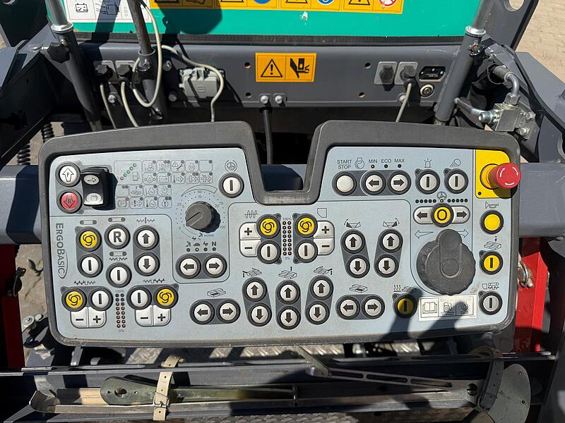 Kleinfertiger Vögele Super 800-3i