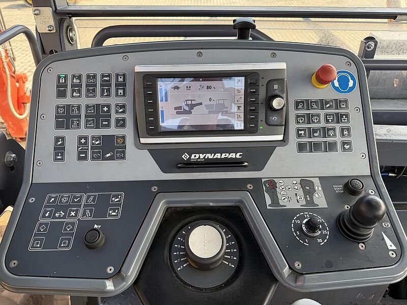 Beschicker Dynapac MF 2500 CS