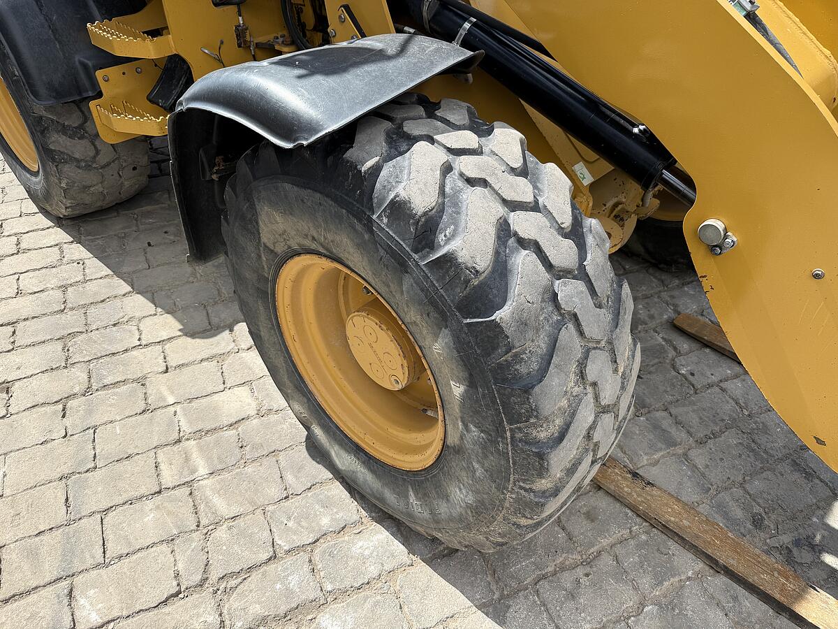 Radlader Caterpillar 908 M