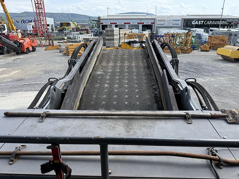 Beschicker Bomag BMF 2500 M